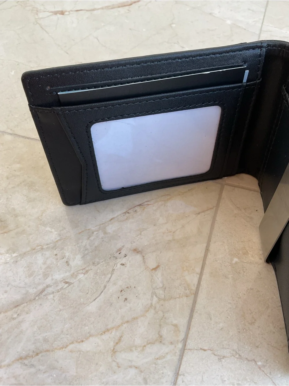 NIB TRAVANDO Black Wallet w/ AirTag Slot